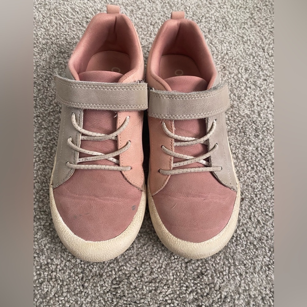 Oshkosh girls gray and pink sneakers, size 2​​​​​
